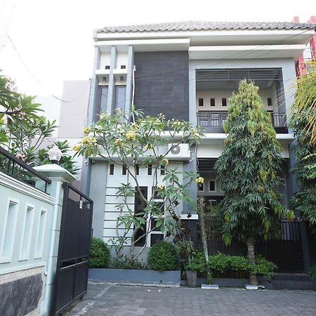 Hotel Oyo Life 93045 Kost Putra Bu Ketut Lumajang Exterior foto